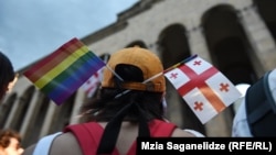 2021 წლის 5 ივლისი, რუსთაველის გამზირი მას შემდეგ, რაც სიძულვილის ჯგუფებმა ათობით ადამიანზე იძალადეს.