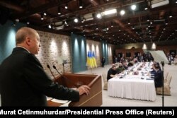 Рэджэп Эрдаган зьвяртаецца да ўкраінскай і расейскай дэлегацыяў на пачатку перамоваў, Стамбул, 29 сакавіка 2022 г.