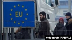 Группа беженцев из Чечни у границы Боснии и Герцеговины с Хорватией, 27 декабря 2022 года
