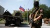 Донецк әуежайы маңында тұрған сепаратист. Украина, 29 мамыр 2014 жыл.