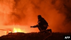 В ГСЧС сообщают, что возник масштабный пожар на территории объекта портовой инфраструктуры – горели контейнеры с растительным маслом, транспортными средствами и древесными топливными пеллетами. Фото архивное