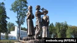 Скульптурная кампазыцыя ў Хойніцкім парку