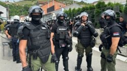 Sukob policije i demonstranata ispred zgrade suda u Novom Pazaru