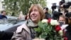 Сьвятлана Алексіевіч у дзень абвешчаньня нобэлеўскай ляўрэаткай. Менск, 8 кастрычніка 2015 году