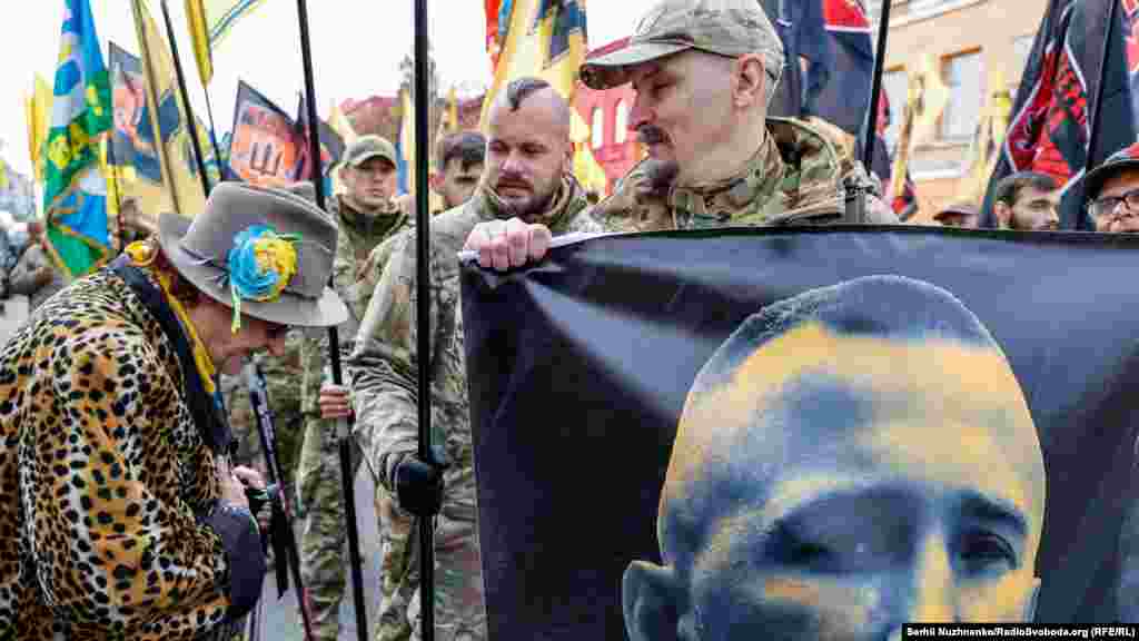 14 кастрычніка ўкраінцы адзначалі Дзень абаронцаў - сьвята ў гонар ветэранаў і загінулых вайскоўцаў. 