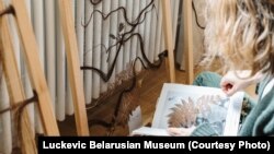 Марыя Гвардзейцава на выставе ў Вільні