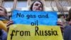 Протест в Брюсселе с требованием прекратить покупку газа и нефти в России, март 2022 года