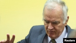Ratko Mladić u sunici, maj 2012.