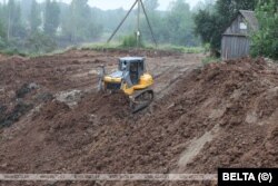 Будаўнічыя работы на месцы абвалу берагу Дзьвіны