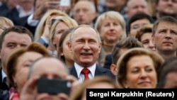 Несмотря на то, что случаи преследований людей за критику Путина давно стали массовыми, сам президент РФ ни разу об этом публично не высказался (фото иллюстративное)