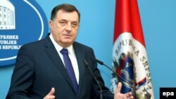 Dovoljna je bila jedna mala batina, pa da neko ko je sa stanovišta lokalne politike najjači čovjek - odjednom postane vrlo mekan (na fotografiji Milorad Dodik)