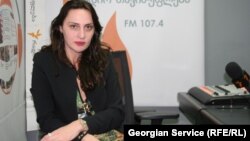 თეონა დოლენჯაშვილი