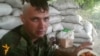 Украина ұлттық гвардиясы сарбаздары азық-түлік, керек-жарақтары тапшы екенін айтады. "Еріктілер мен жергілікті тұрғындар тамақ әкеп береді" дейді елдің шығысындағы Славянск қаласында ресейшіл сепаратистермен соғысып жатқан әскер.