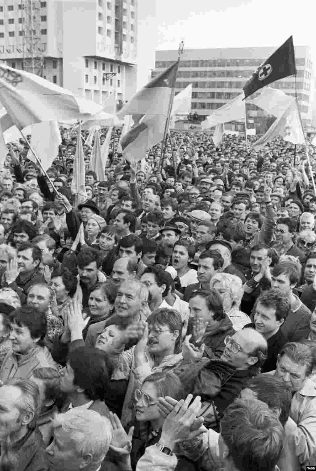 Дэманстрацыя ў Кіеве, арганізаваная Украінскім "Рухам", 23 кастрычніка 1989 году