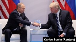 Прэзыдэнты Расеі і ЗША на саміце ў Гамбургу. Ліпень 2017 году. 