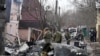 Из-за "спецоперации" российских войск в Украине тысячи туристов не могут вернуться домой. Неопознанный самолет, врезавшийся в частный дом одного из районов Киева, 25 февраля 2022 года