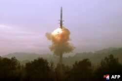 Испытания северокорейской баллистической ракеты "Хвасон-19"