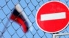 В Вологде депутат перекрыл "народную тропу" серой оградкой